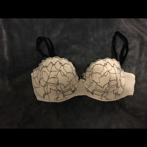 Victoria’s Secret 32C balconet bra